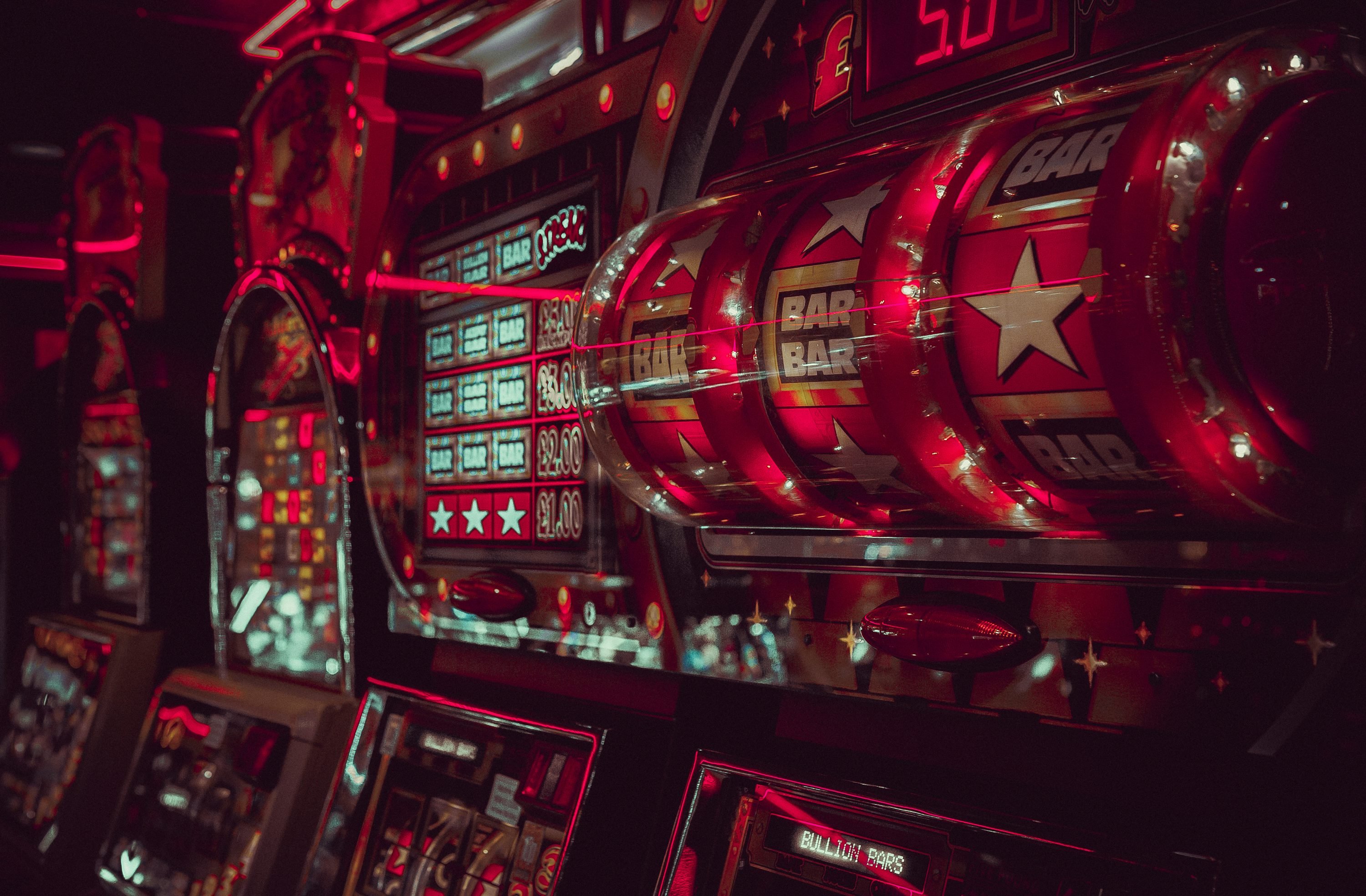 Live Casino Game Show စားပွဲ – Crazy Time Wheel Dealer ပြင်ဆင်နေသောမြင်ကွင်း
